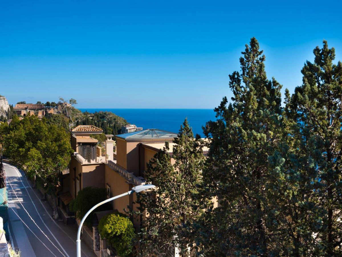 Sea And The Apartamento Taormina